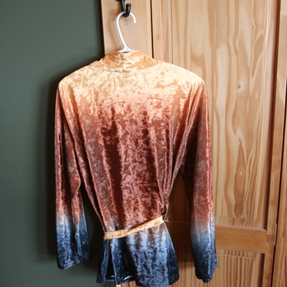 NWT Ombre Orange-Grey Velvet Wrap Top - Size XL - Picture 3 of 8